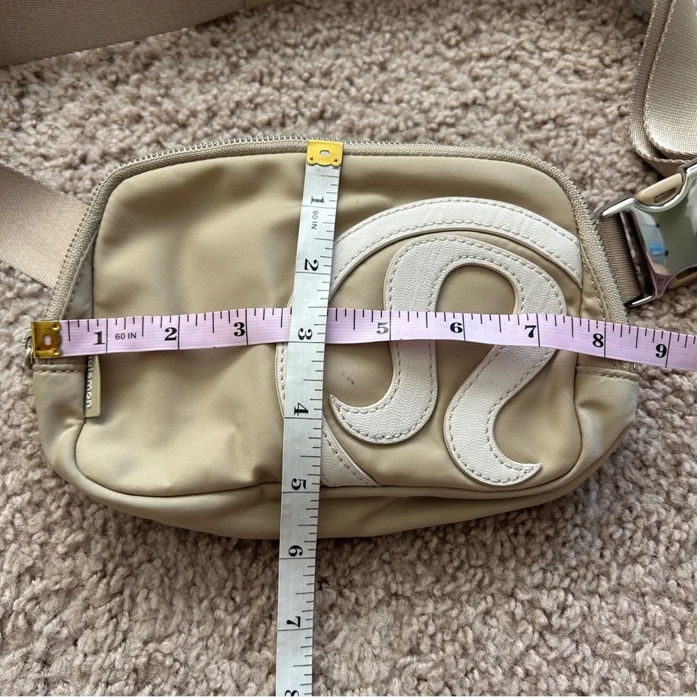 Lululemon Trench White Opal Everywhere Belt Bag 1L